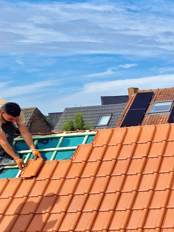 Dakrenovatie met dakpannen Antwerpen - Hadithi Group