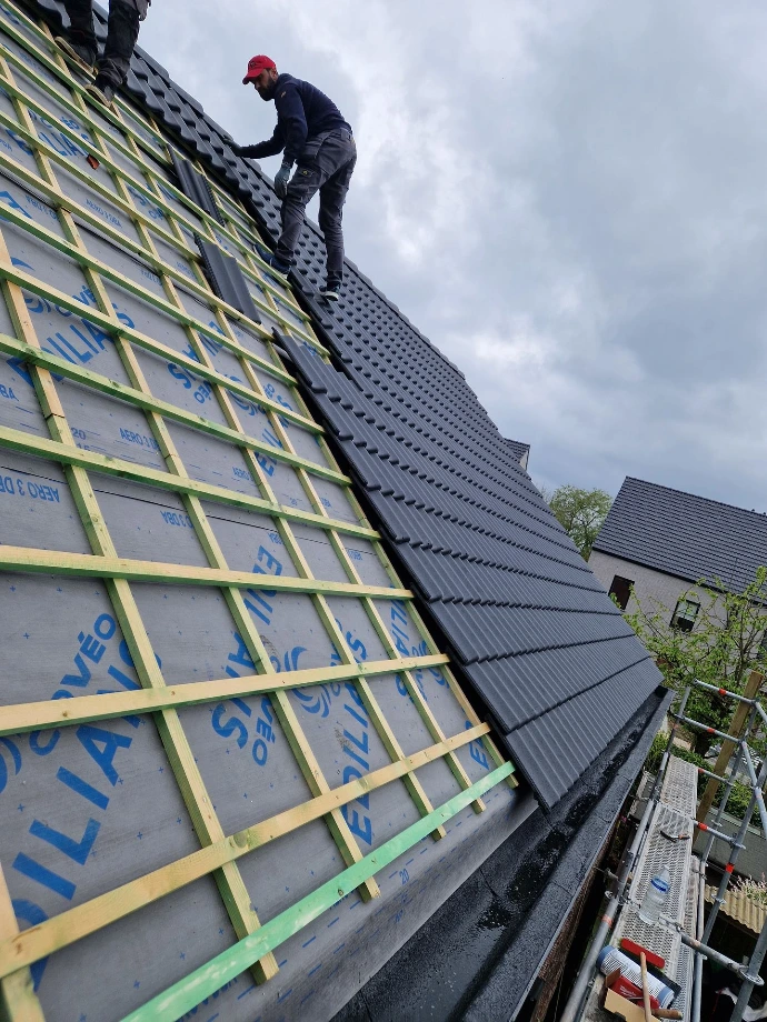 Dakwerken dakrenovatie Antwerpen - Hadithi Group
